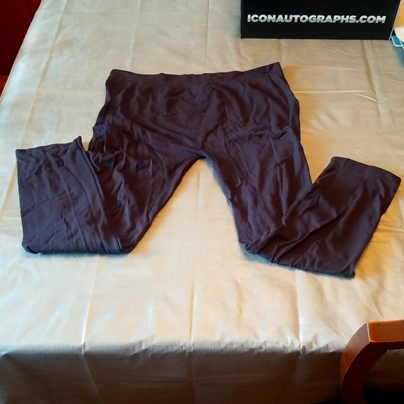 10/$10    Suzy Shier Black Leggings L - Picture 1 of 3